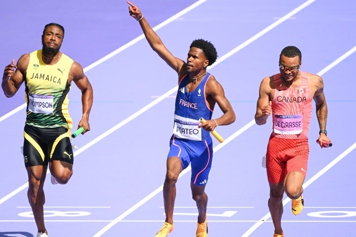 男子400ｍリレー予選２組２着で決勝進出を果たしたフランス（中央）。(C)Getty Images