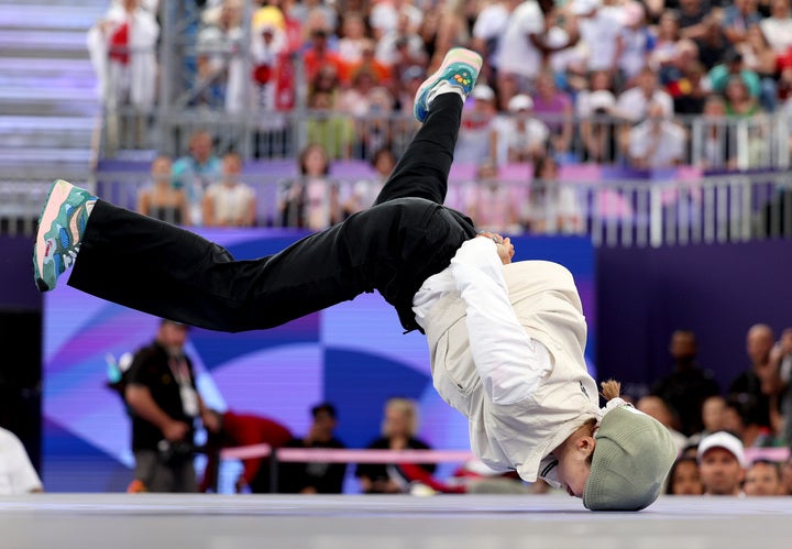 パリ五輪で初採用のブレイキン。キレッキレなダンスを披露した日本代表のAYUMI。(C) Getty Images