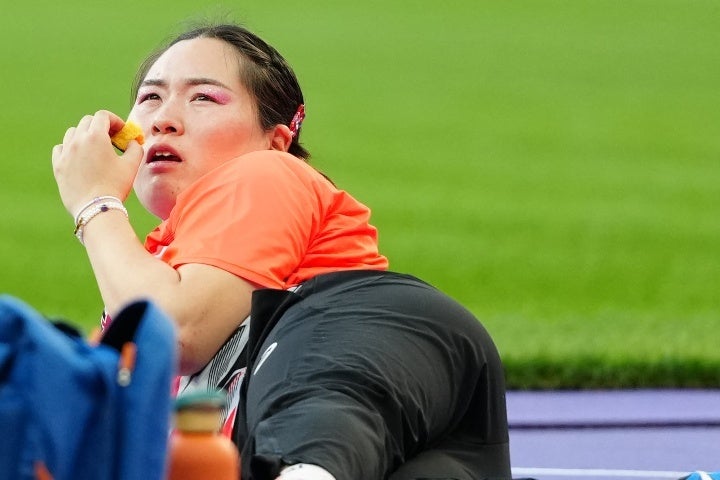 北口は後半戦に向けてカステラを食べてリラックスした。写真：日刊スポーツ/アフロ