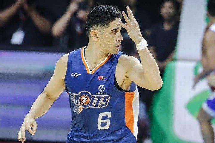 リーグ初の４ポイントシュートを決めたバンケロ。(C) Philippines Basketball Association