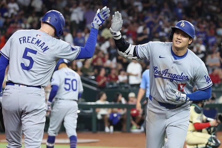 大谷（右）はMLB史上初の「43-43」を達成した。(C) Getty Images