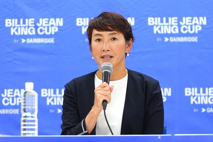 15日に東京・有明で行なわれた会見で女子国別対抗戦の決勝大会「BJK杯ファイナルズ」に臨むメンバー５名が杉山愛監督から発表された。写真：田中研治（THE DIGEST写真部）