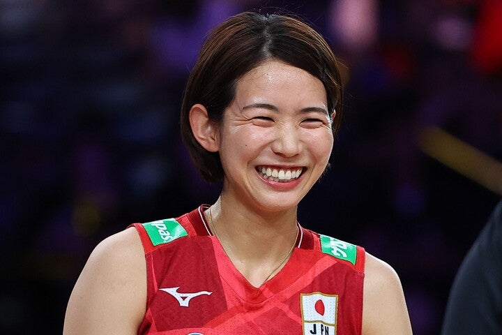 甘め系もクール系もお洒落に着こなす古賀さん。写真：梅月智史（THE DIGEST写真部）
