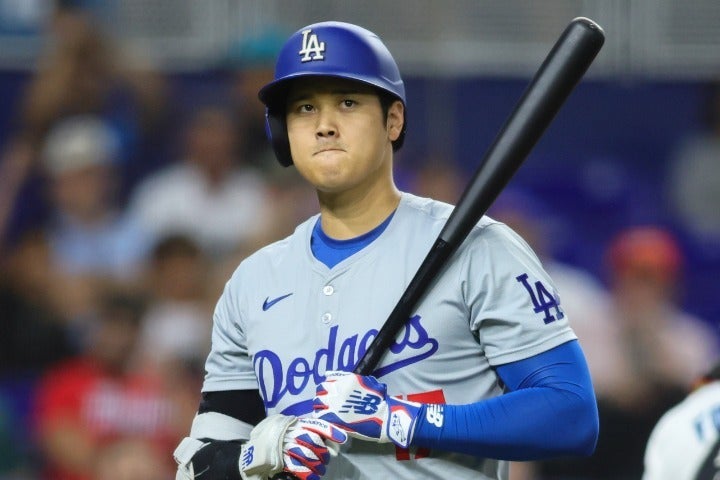 現地９月17日のマーリンズ戦で大谷が48号アーチを放ったものの、ドジャースは敗戦。そんななか地元メディアは球団と選手が対立している可能性を指摘した。(C)Getty Images