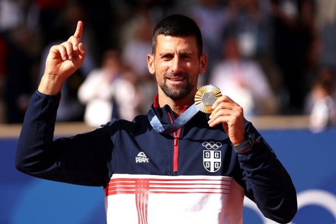 パリ五輪を制して“生涯ゴールデンスラム”を達成したジョコビッチ。(C)Getty Images