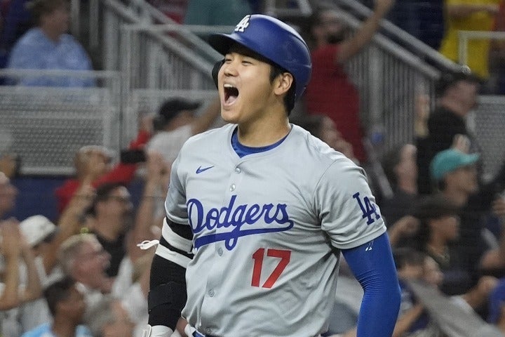 歴史的パフォーマンスで勝利を収めた大谷。写真：AP/アフロ