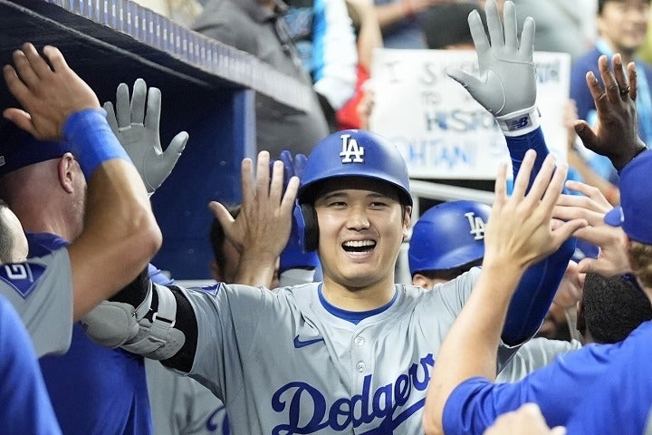 偉業を達成した大谷。写真：AP/アフロ