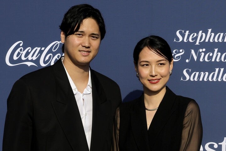 パリス記者が大谷の妻・真美子さんとの２ショットを公開。(C)Getty Images