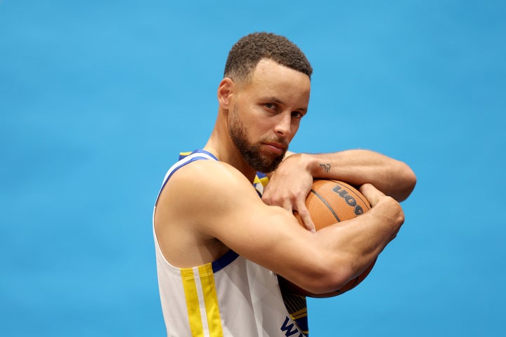 現在NBAの顔であるカリーだが、キャリア序盤はケガがちで高額契約を結べなかった。(C)Getty Images