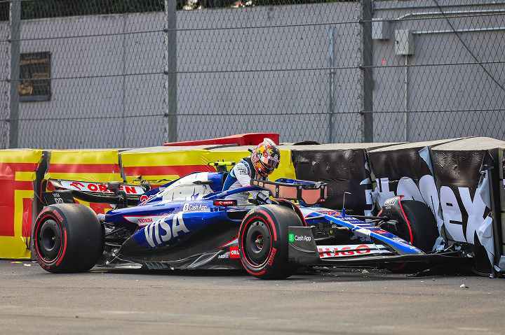 角田はメキシコGP予選Q２でウォールに激突し、Q３進出を逃した。(C) Getty Images