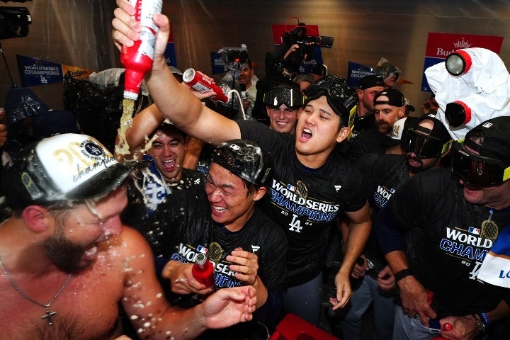 WSを制したのはドジャース。大谷と山本は移籍１年目で歓喜のシャンパンファイトを浴びた。(C) Getty Images