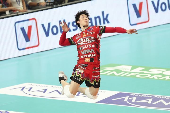 敵地でのターラント戦で終盤に投入された石川は、チームに落ち着きを与えた。(C) Lega Pallavolo Serie A