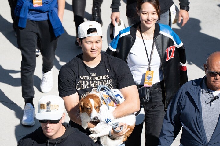 大谷が公開した動画には真美子さんとデコピンも登場。写真：USA TODAY Sports/ロイター/アフロ