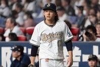 山本がメジャー移籍したことでエースの座を期待された宮城だが、今季は不完全燃焼。最終戦では涙も見せた。写真⚫︎野口航志