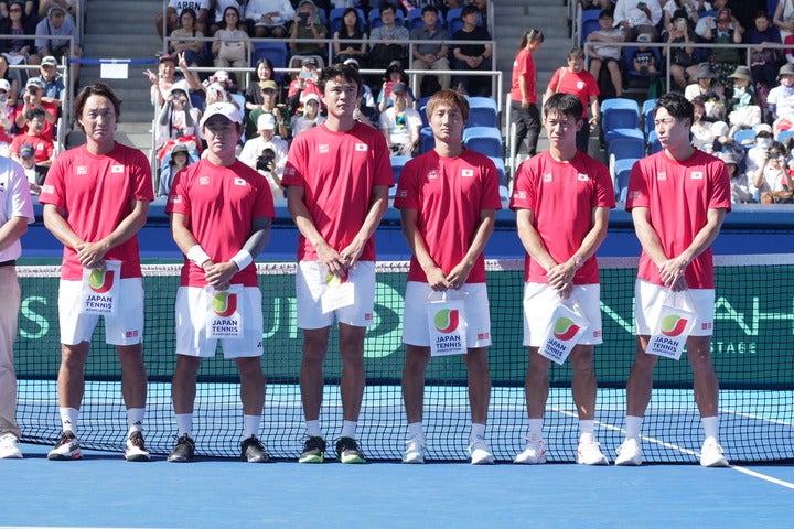 ９月のワールドグループ１部で勝利した日本代表。来年の初戦の相手は強豪イギリスに決まった。写真：田中研治（THE DIGEST写真部）