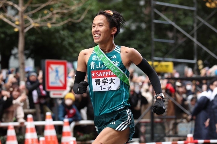 青学大が大会２連覇を達成。過去11年で８度の箱根優勝となった。写真：滝川敏之