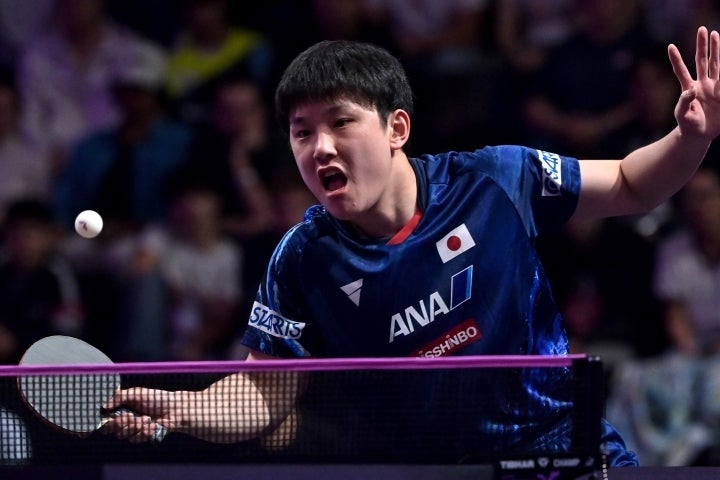 WTTスターコンテンダードーハ、男子シングルスで優勝した張本。(C)Getty Images