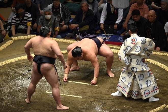 連日熱戦が繰り広げられている大相撲初場所。12日目には桟敷席で観戦する二組の夫妻が注目を集めた。(C)Getty Images