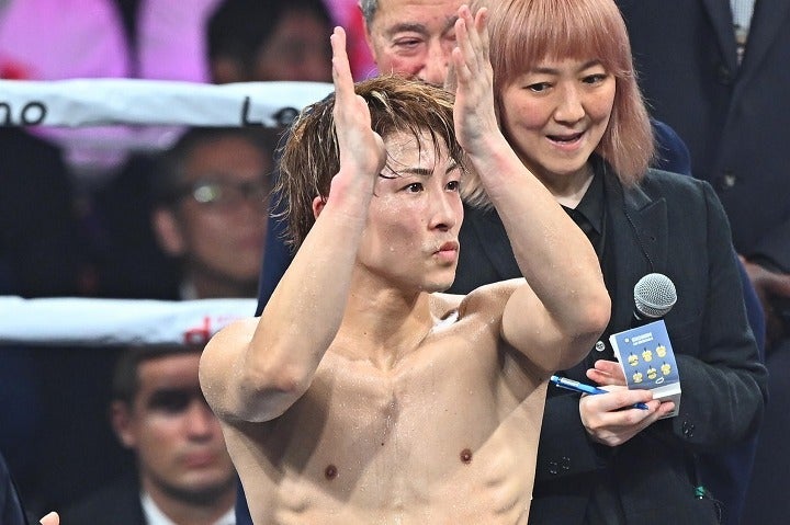 イェジュンに拍手を送った井上（中央）。写真：金子拓弥（THE DIGEST写真部）