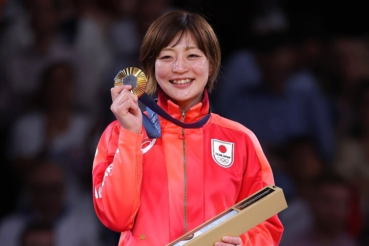 パリ五輪金メダリストの角田は自身のユーチューブチャンネルで後輩金メダリストと共演した。(C)Getty Images