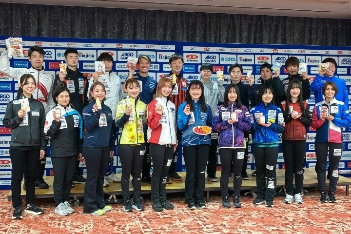 カーリング日本選手権に臨む男女スキップの選手たちが勢揃いした。(C)THE DIGEST