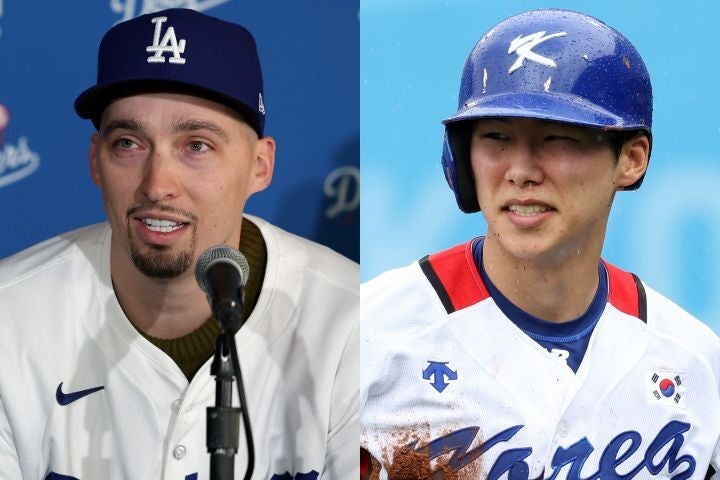 ドジャース入団した左腕スネル（左）と内野手キム・ヘソン（右）新加入選手の記念ショットを公開した。(C)Getty Images