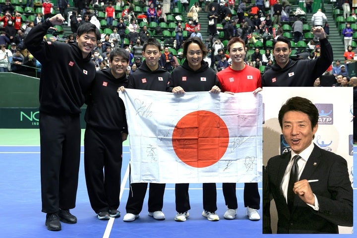 強豪国のイギリスを相手に劇的な勝利を収めた日本代表選手たちに松岡氏（写真右下）が熱いメッセージを送った。（C）Getty Images、スマッシュ写真部