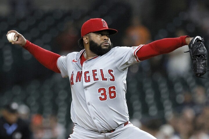 メジャー通算で144勝を挙げている右腕ジョニー・クエトにNPBのあるチームが興味を示していると米メディアが報じた（写真はエンジェルス時代）。(C)Getty Images