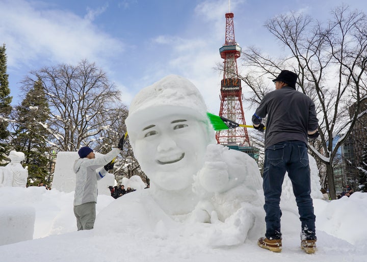 今年も「さっぽろ雪まつり」に大谷翔平とデコピンの雪像が登場した。(C)Getty Images