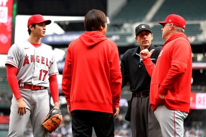 賭博関与の疑いでホバーグ氏（右から２人目）がMLBから解雇された。(C)Getty Images