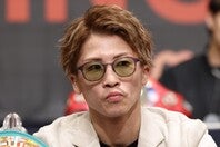 吉田さんとさまざまなトークを楽しんだ井上。写真：滝川敏之