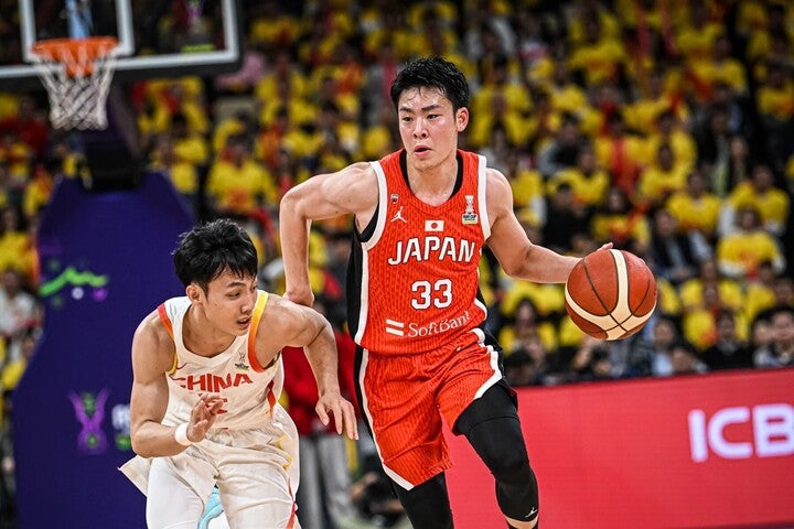 佐々木の奮闘は光った日本だが、アウェーで中国に完敗を喫した。(C)FIBA