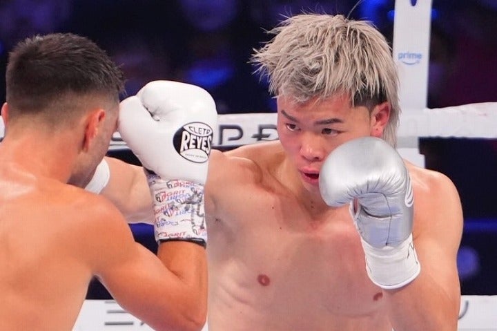判定勝ちで勝利を収めた那須川（右）。写真：田中研治（THE DIGEST写真部）