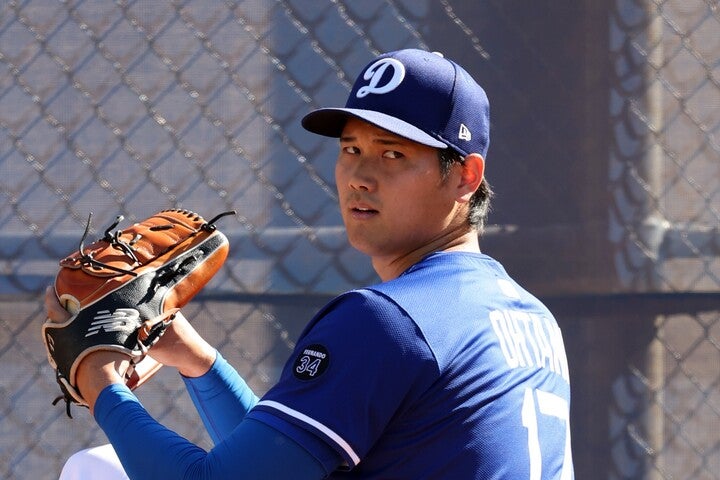 ドジャースの大谷翔平。同僚やスタッフらとの集合写真を公開した。(C) Getty Images