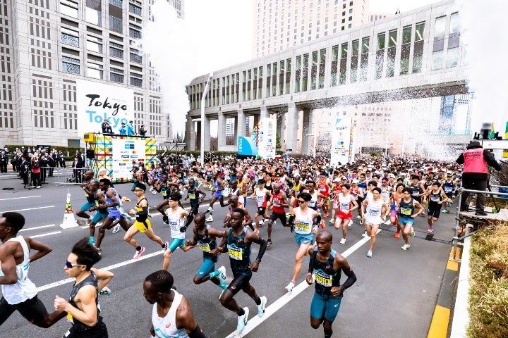 ２日に開催された東京マラソンで海外の伝説ランナーが都内を駆け抜けた。写真：東京マラソン財団