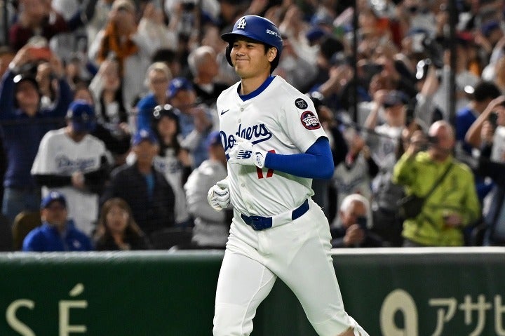 ホームランを放ち会場の大歓声を受ける大谷。(C)Getty Images