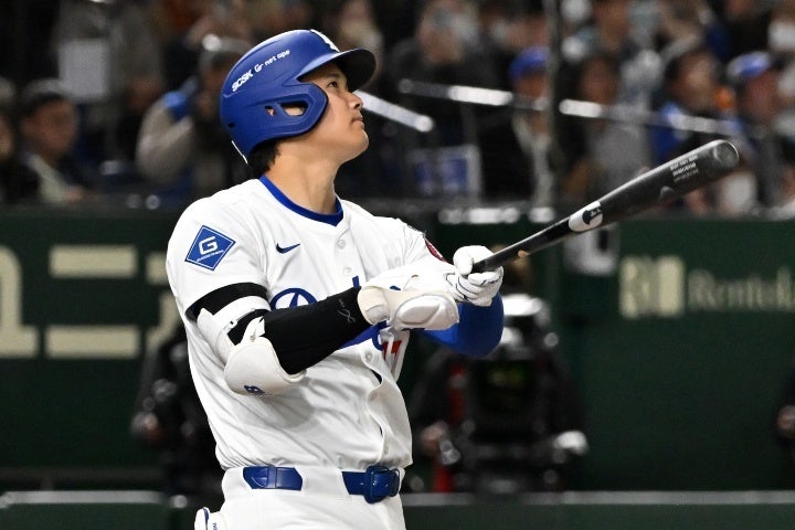 ３回に右翼スタンド中段にHRを放った大谷。(C)Getty Images