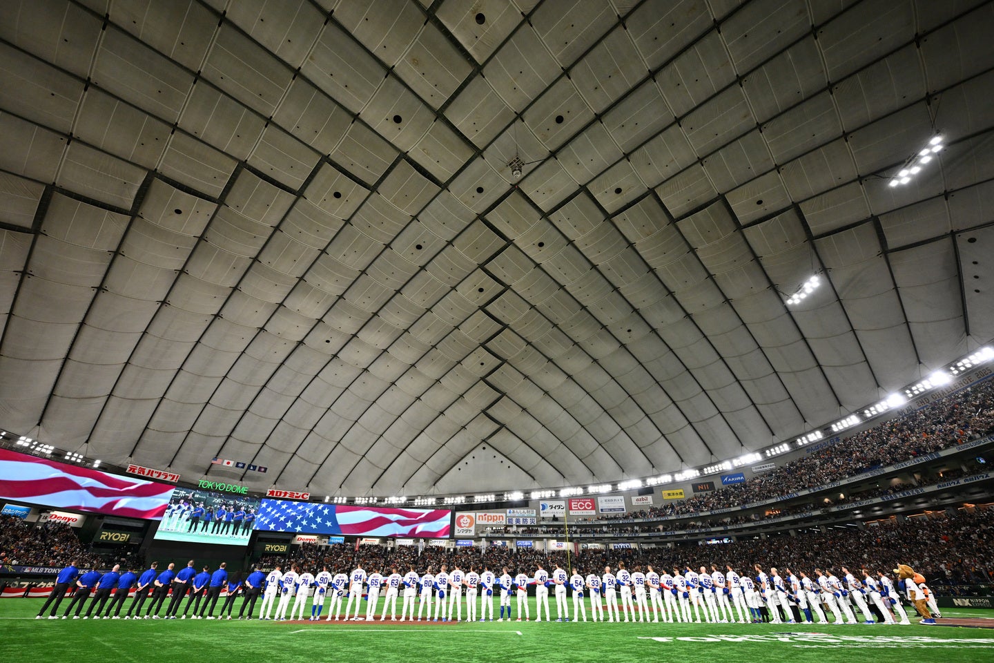 MLB開幕シリーズ前に東京ドームでは巨人や阪神とのプレシーズンゲームが行なわれた。(C)Getty Images