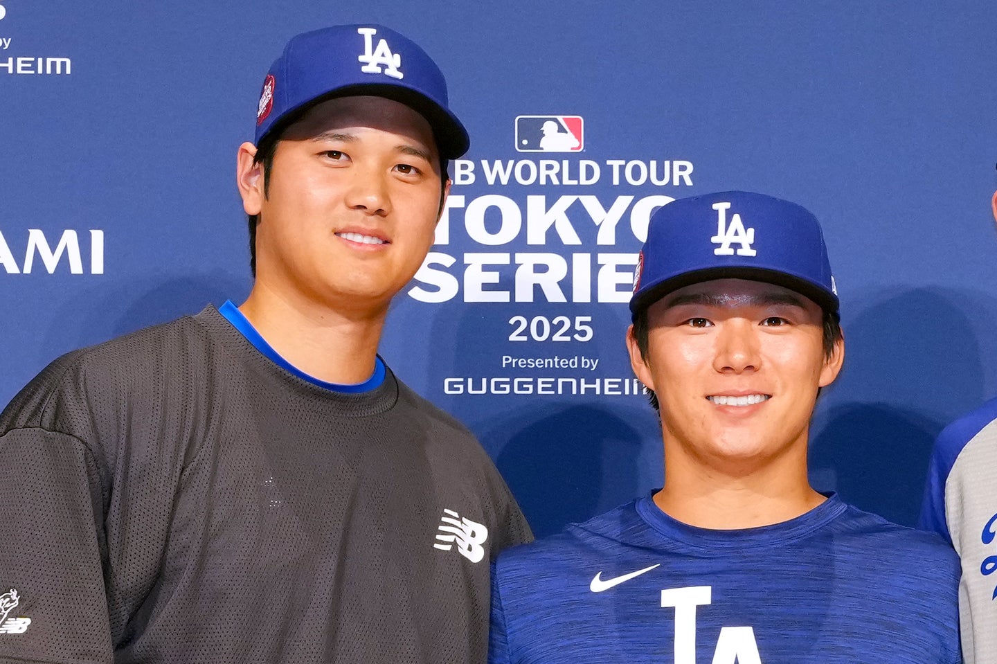 日本でのドジャース大谷翔平（左）や山本由伸（右）の人気ぶりにMLB記者も驚きを隠せないようだ。(C)Getty Images