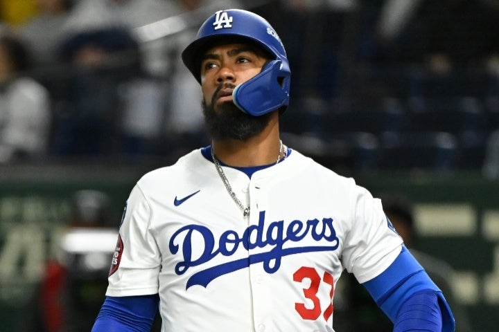 MLBの公式Xアカウント「野球で一番簡単なポジションは」に答えているT・ヘルナンデス。(C)Getty Images