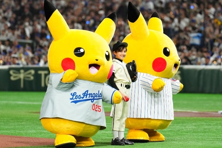 東京ドームの開幕セレモニーに登場したピカチュウ。(C)Getty Images