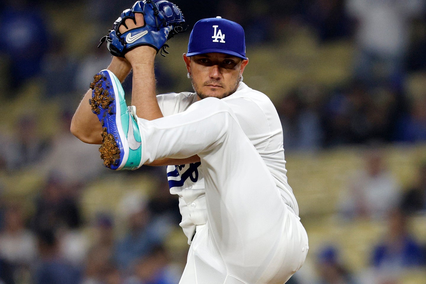 ロハスがリリーフとして登板。ドジャース投手陣を真似た姿が話題となった一方、批判の声も上がっている。(C) Getty Images