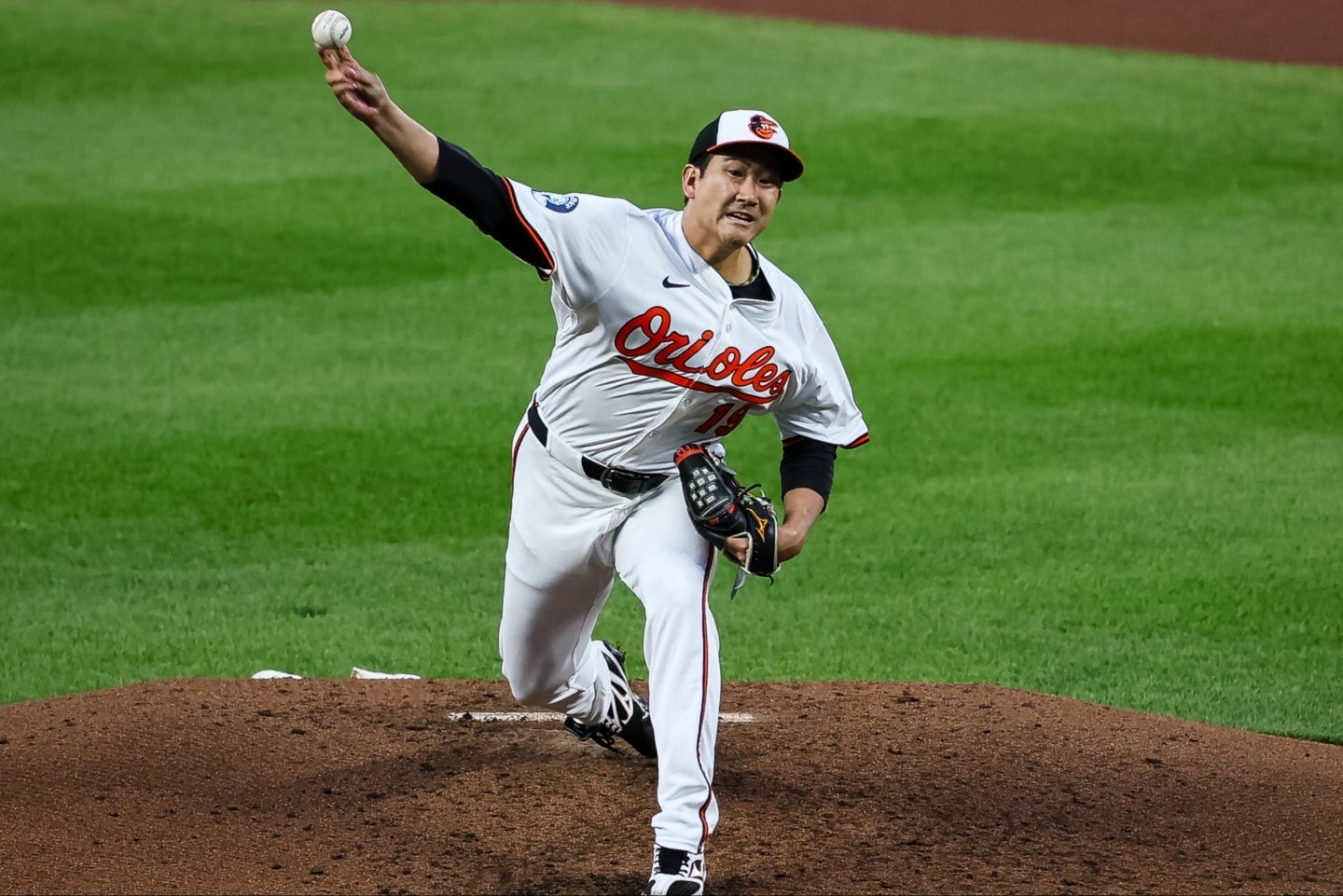 本拠地での初勝利を飾った菅野。(C)Getty Images