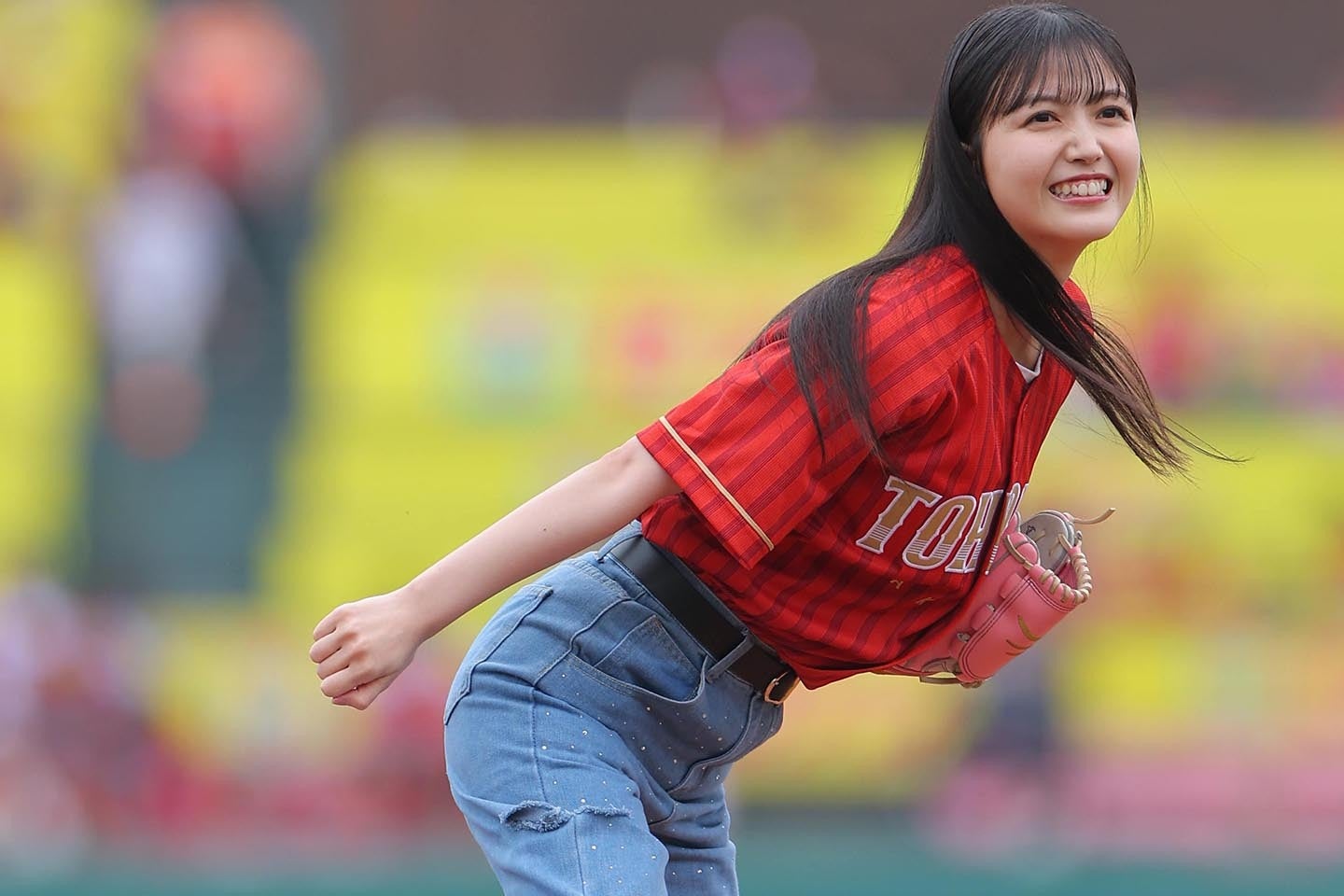 ４月20日の楽天vsロッテ戦でセレモニアルピッチを務めた久保さん。写真：産経新聞社