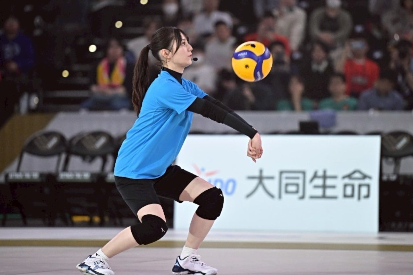 日向坂バレー部の小坂さんが華麗なレシーブをみせた。写真：金子拓弥（THE DIGEST写真部）