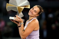 マドリード・オープンで３度目の優勝を飾り、節目のツアー20勝目を手にしたサバレンカ。(C)Getty Images