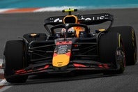 チェッカー後にレースを振り返った角田。(C)Getty Images