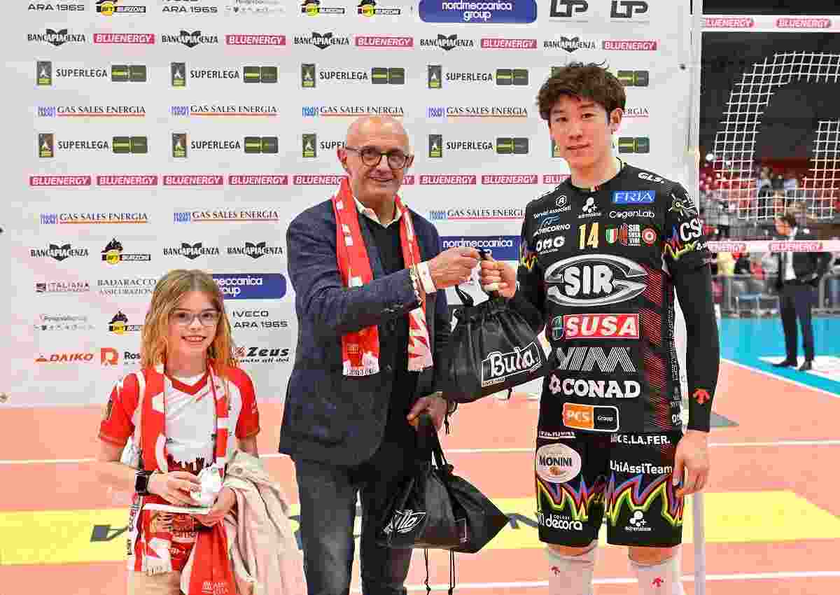 今季６度目となるマン・オブ・ザ・マッチを受賞した石川。チームを３位に導いた。(C) Sir Susa Vim Perugia