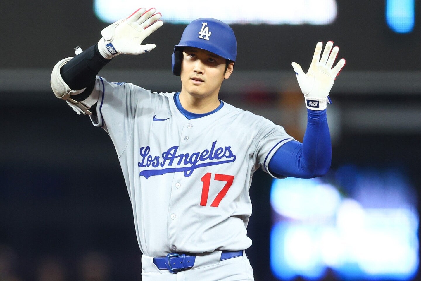 ドジャース流の腰振りダンスでファンを沸かせる大谷。(C) Getty Images