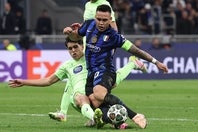 ラウタロへのクバルシのスライディングが、VARチェックの末にPK判定となった。(C)Getty Images